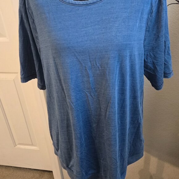 Chico's Jean Colored Top with offset hem design - Size 2 - EUC - Picture 3 of 7
